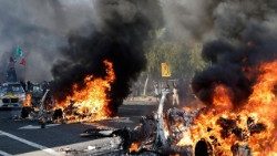  Scoppiano proteste nella contea di Los Angeles, scatenate dai raid dell'immigrazione federale