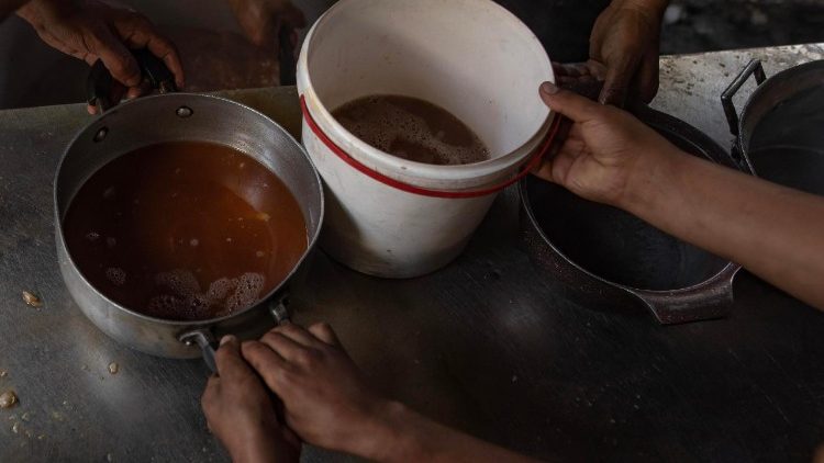 गाजा के लोग भुखमरी का सामना कर रहे हैं, क्योंकि चारिटी रसोई में स्टॉक खत्म हो गया है