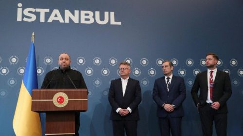 Il ministro della difesa ucraino Rustem Umerov alla conferenza stampa sui negoziati di Istanbul