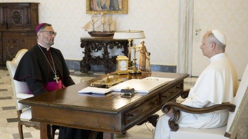 Папа Лев XIV и апостольский нунций в Украине архиепископ Висвальдас Кульбокас (Ватикан, 6 июня 2025 г.)